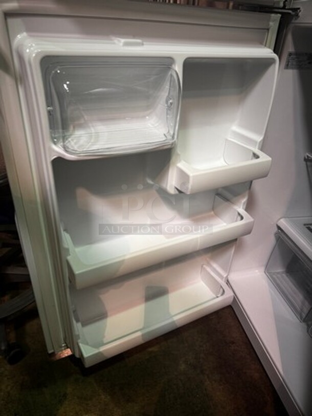 GE 30" Top/Bottom White Refrigerator. (Small Dent) , like new! 63" H x 30" W x 27" D - Image 5 of 8