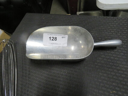One 58oz Aluminum Ice Scoop.