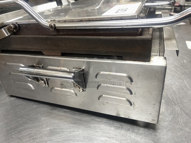 Waring WPG250 Panini Supremo Grooved Top & Bottom Panini Sandwich Grill - 14 1/2 x 11 Cooking Surface - 120V, 1800W Tested and Working! - Image 10 of 12