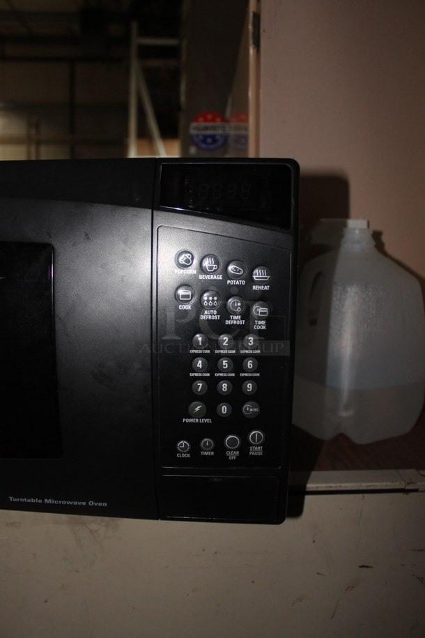 General Electric JES1246BH01 Countertop Microwave Oven w/ Plate. 115 Volts, 1 Phase. - Image 4 of 8