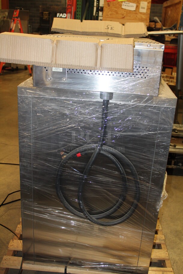 FANTASTIC! Carter Hoffman Model RTH Commercial Stainless Steel Half Size Holding/Warming Cabinet. 31.5x40.5x61.5. 120V/60Hz.  Working When Pulled!   - Image 5 of 7