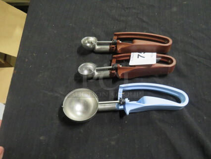 Assorted Disher. 3XBID
