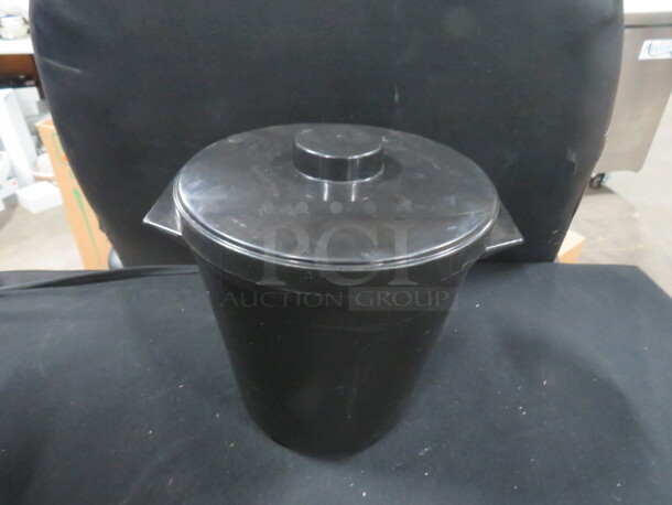Poly Container With Lid. 3XBID