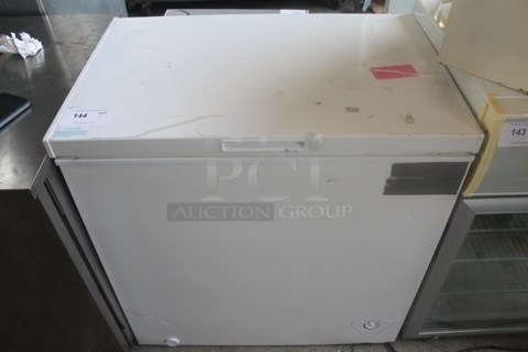 Criterion CCF70M3W Metal Commercial Chest Freezer. 115 Volts, 1 Phase. Tested and Does Not Power On