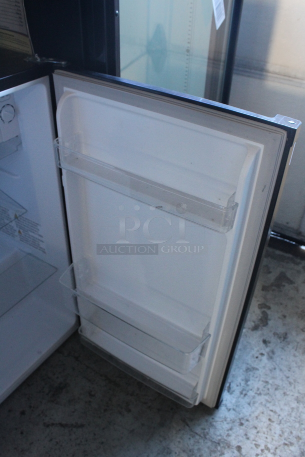 Metal Mini Cooler. 115 Volts, 1 Phase. Tested and Powers On But Does Not Get Cold - Image 3 of 6