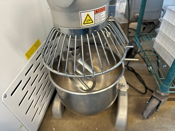 2020 Sentinel SM-10 Metal Commercial Countertop 10 Quart Planetary Dough Mixer w/ Stainless Steel Mixing Bowl, Bowl Guard and Paddle Attachment. 110 Volts, 1 Phase. Tested and Does Not Power On - Image 5 of 7