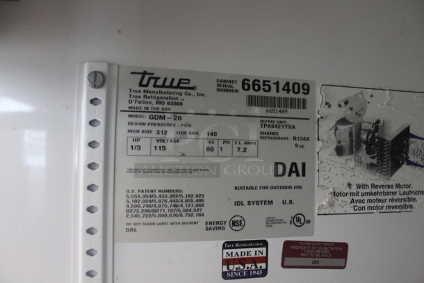 True GDM-26 Metal Commercial Single Door Reach In Cooler Merchandiser w/ Poly Coated Racks. 115 Volts, 1 Phase. Tested and Powers On But Does Not Get Cold - Image 7 of 7