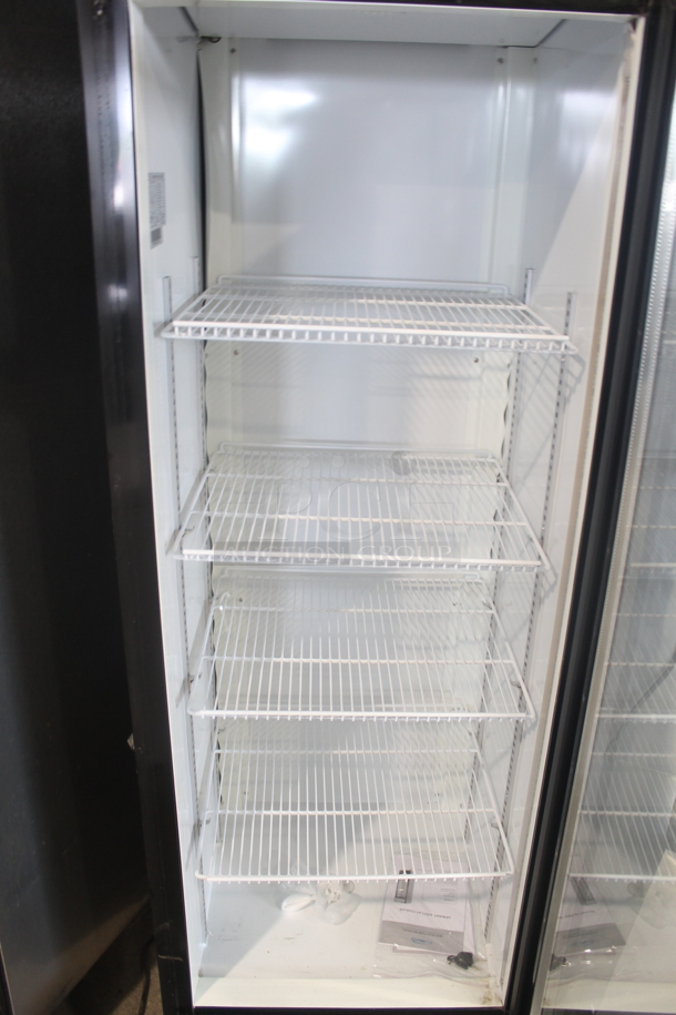 BRAND NEW SCRATCH AND DENT! KoolMore MDR-1GD-131C Commercial Single Door Merchandiser Cooler With Polycoated Shelves, Black. 115V. Tested and Working! - Image 4 of 6
