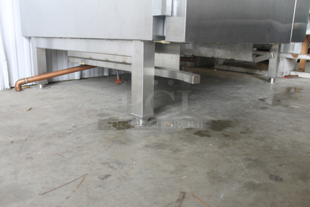 BRAND NEW! 2019 Alto Shaam QC3-100R Stainless Steel Commercial Floor Style Blast Chiller w/ 3 Probes. Comes w/ Remote RivaCold Compressor and Metal Pan Transport Rack. Pan Rack Appears To Be a Little Too Big To Roll In. 115/208-230 Volts, 1 Phase. Stock Picture Used as Gallery Picture - Image 3 of 12