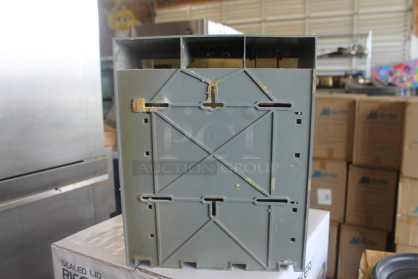 Fort James Wall Mount Hand Towel Dispenser. - Image 4 of 5