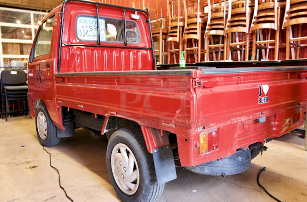 WORK HORSE! 1999/2000 Diahatsu Hijet S210P Pick-Up/Flatbed Truck. 64875Km / 40311 Miles - Runs Perfectly! 5-Speed Manual Transmission, 4 Wheel Drive, 600CC 3 Cylinder, Fuel Injected, Bed Converts From Pick-Up Truck To Flat Bed. Includes Spare Tire. Minor Rust On Flat Bed Panels - Driver side mirror needs to be re-attached. Includes All Original Paperwork. Made In Japan. - Image 4 of 12