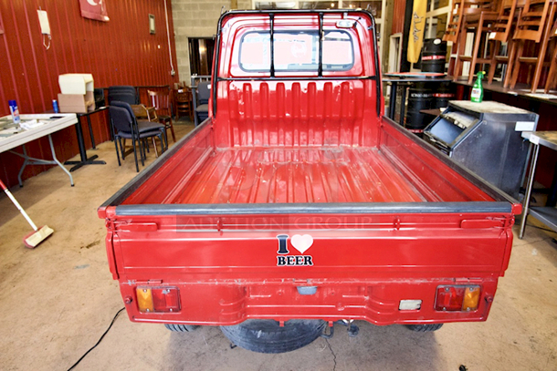 WORK HORSE! 1999/2000 Diahatsu Hijet S210P Pick-Up/Flatbed Truck. 64875Km / 40311 Miles - Runs Perfectly! 5-Speed Manual Transmission, 4 Wheel Drive, 600CC 3 Cylinder, Fuel Injected, Bed Converts From Pick-Up Truck To Flat Bed. Includes Spare Tire. Minor Rust On Flat Bed Panels - Driver side mirror needs to be re-attached. Includes All Original Paperwork. Made In Japan. - Image 5 of 12