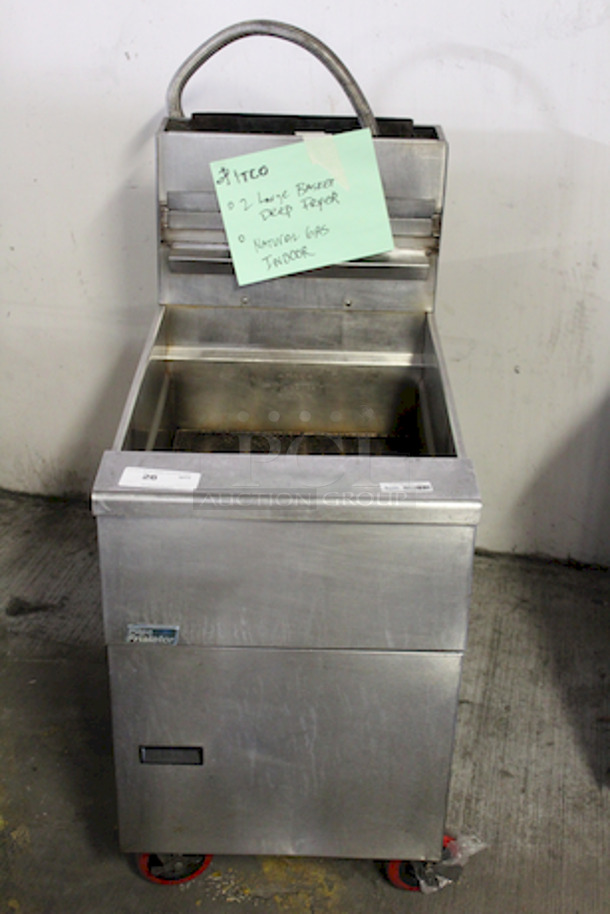 AWESOME! Pitco SG18-S Gas Fryer - (1) 90 lb Vat, Floor Model, Natural Gas, 140,000BTU. On Commercial Casters. 