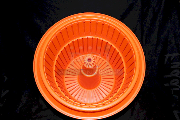 NEW! Dynamic E001-SD99 10L Salad Spinner, Manual, Dries Up to 4 Heads of Lettuce.
13 in. dia. x 18 in. H - Image 4 of 5