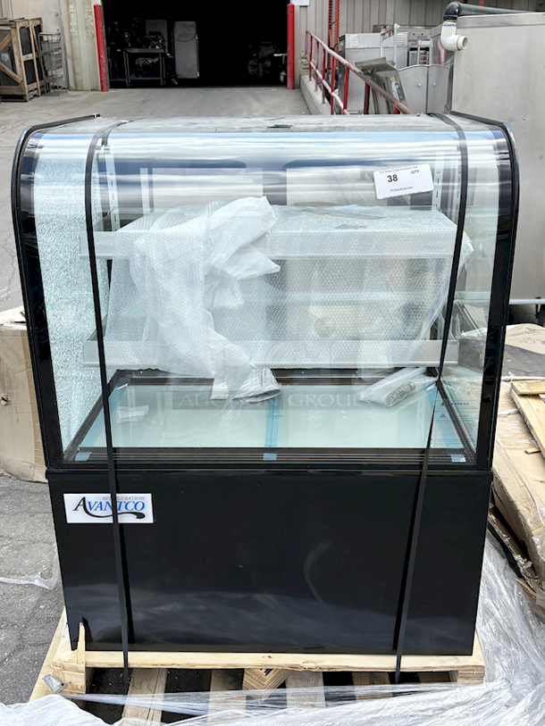 BRAND NEW SCRATCH & DENT! Avantco BC-36-HC 36" Curved Glass Black Refrigerated Bakery Display Case. 115V Tested. In Working Condition. 
SN:1447601010008 Glass Is Damaged. 
 - Image 3 of 9