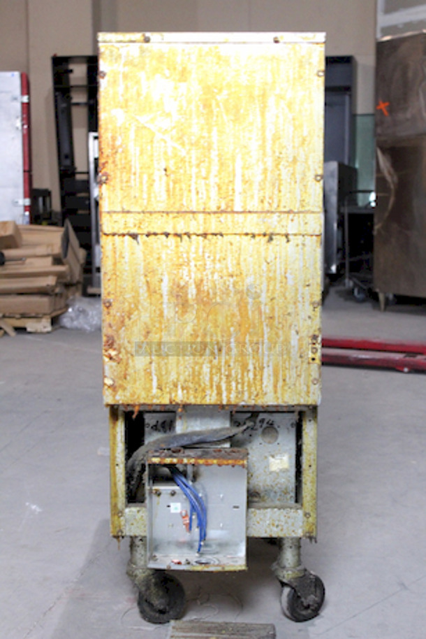 AMAZING! Frymaster RE1175C, 50lbs Vat On Commercial Casters. 208v/3ph/60hz 3 Wire.
155⁄8 in. W x 31 in. D x 453⁄8 in. H
In Working Order. Needs Cord. - Image 5 of 9