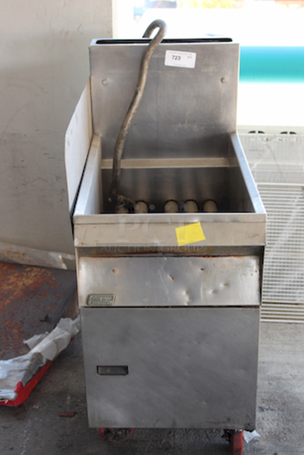 OUTSTANDING! Pitco® SG18-S Natural Gas 75 lb. Stainless Steel Floor Fryers On Commercial Casters, 39x34x45. 