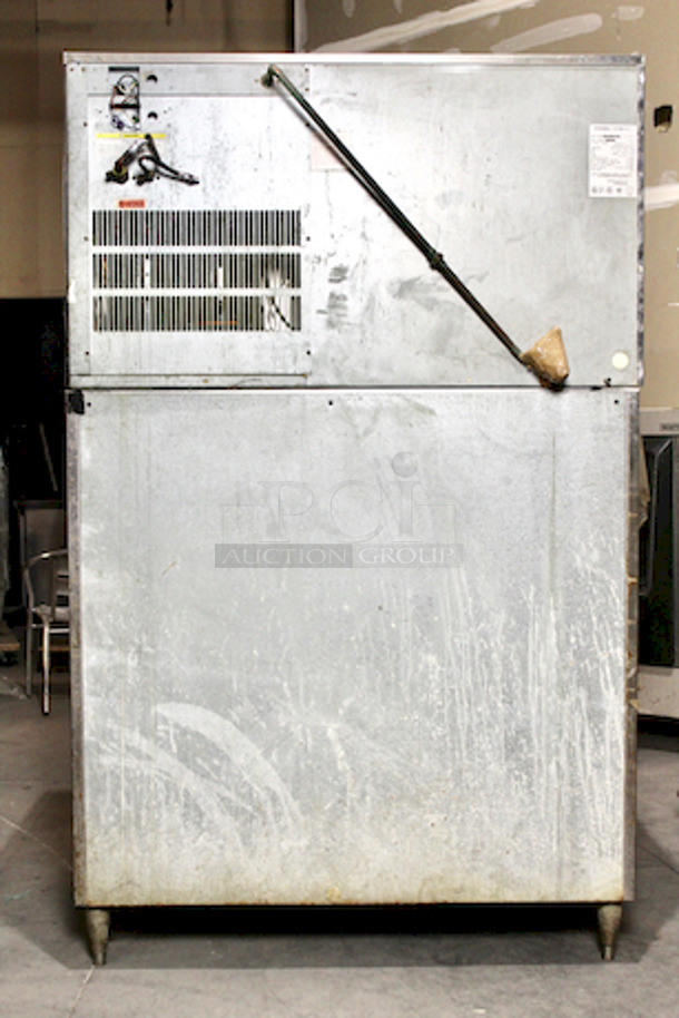 AMAZING! Hoshizaki Km1300SRH 1300lbs Ice Maker, Crescent Cube, Remote Condensed and Follet Bin. Approximate Ice Production of 1296lbs. 208-230v/60hz/1ph (3 Wire With Neutral For 115v). 
Tested, In Working Order. 
48x32x77-1/2 - Image 3 of 6
