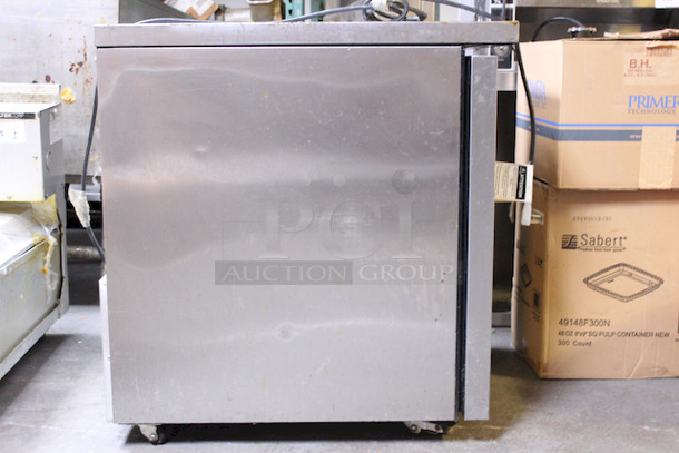 SWEET! True TUC-27-LP-HC 27" W Undercounter Refrigerator w/ (1) Section & (1) Right Hinge Door, 115v. 115 V/60 Hz/1 ph, 279⁄16 in. W x 311⁄16 in. D x 317⁄8 in. H
TESTED! GETS COLD! - Image 3 of 7
