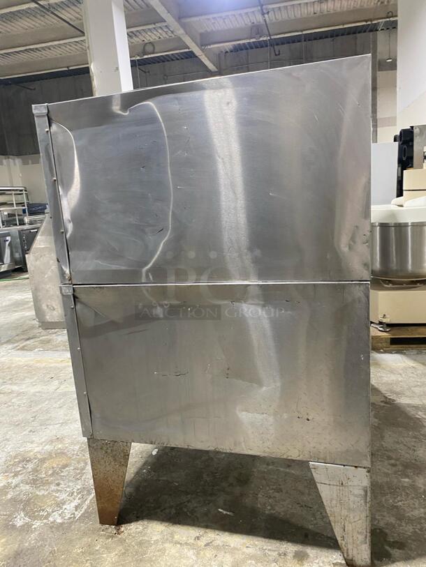 Bakers Pride DS-805 Commercial Pizza double Deck Oven Gas

Super Deck Series Pizza Deck Oven.

gas
throttling thermostat range 300 °F – 650 °F.

stainless steel exterior.

30″ high painted legs.

70,000 BTU.

 - Image 2 of 5
