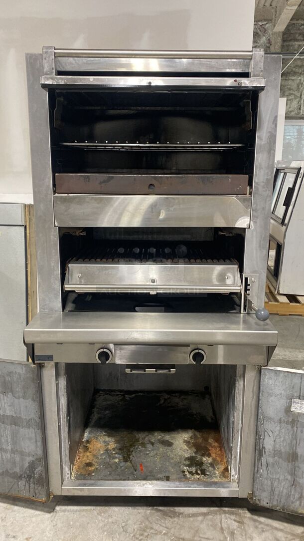Garland M60XS Master Series Natural Gas Heavy-Duty Upright Ceramic Broiler with Finishing Oven and Storage Base - 80,000 BTU

 - Image 2 of 5