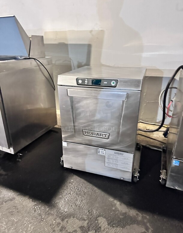 Hobart LXeR Undercounter Dishwasher Hot Water Sanitizing - 120/208V Working - Image 1 of 7