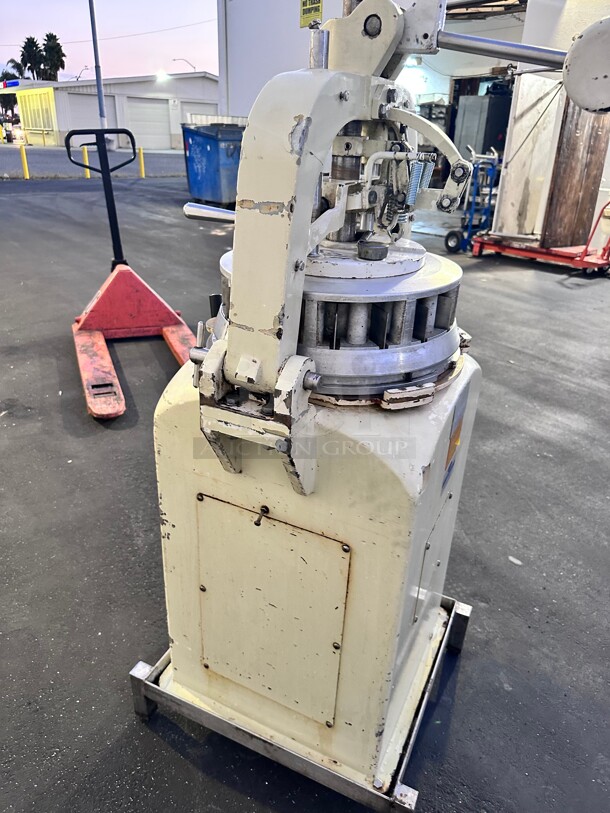 ABS SM-1136 Divider Rounder 36 Part, Used Excellent Condition 229 Volt 3 Phase Tested and Working - Image 4 of 9