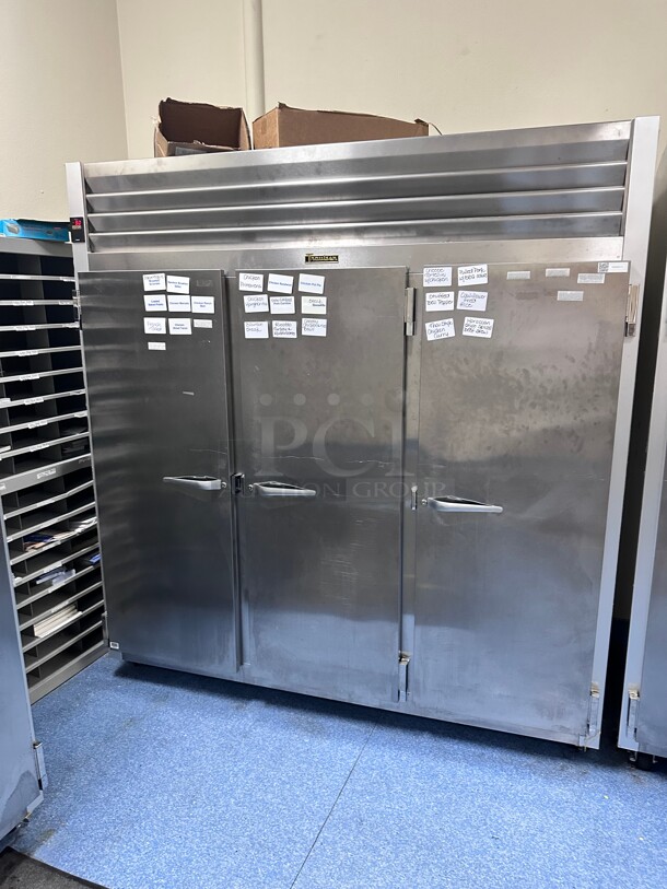 Late Model! Traulsen G31010 77 inch G Series Solid Door Reach-In Freezer with Left / Right / Right Hinged Doors 115 Volt Tested and Working! - Image 2 of 6