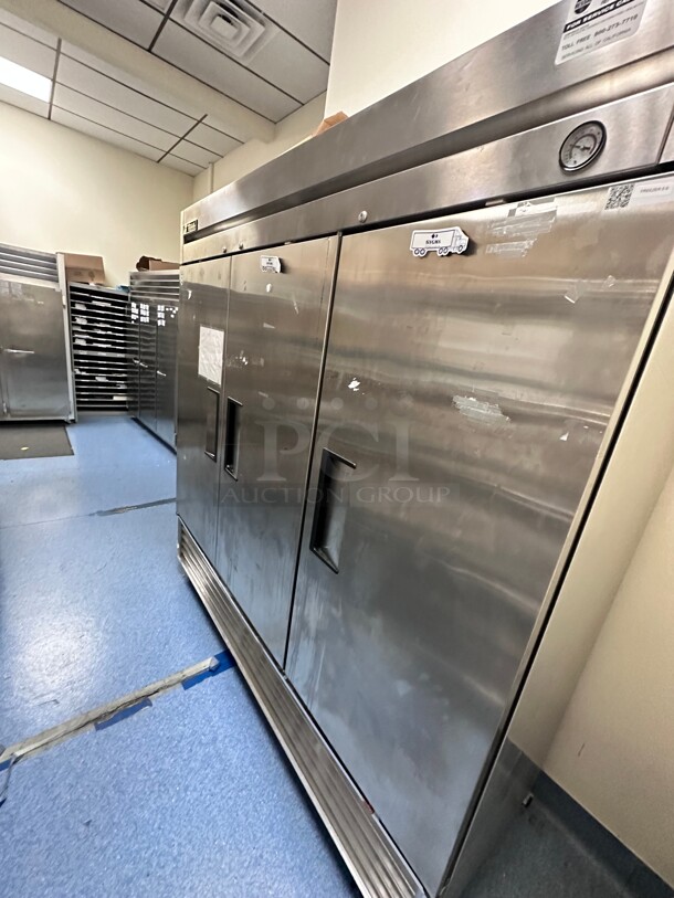 Late Model! True T-72FZ 78 inch Three Section Reach In Freezer, (3) Solid Doors, 115v Tested and Working! - Image 2 of 7