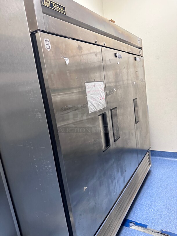 Late Model! True T-72FZ 78 inch Three Section Reach In Freezer, (3) Solid Doors, 115v Tested and Working! - Image 5 of 7