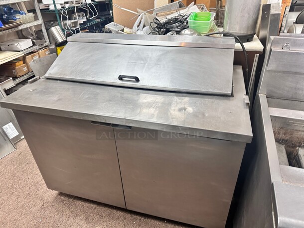 True TSSU-48-12-HC 48" Sandwich/Salad Prep Table w/ Refrigerated Base, 115v Tested and Not Getting Cold - Image 4 of 9