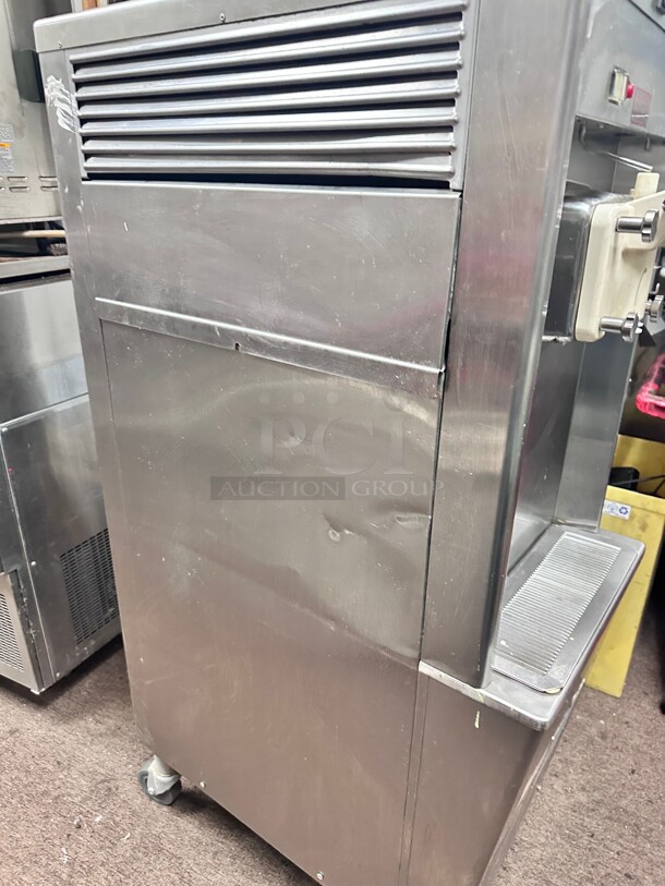 Taylor Softech Freezemaster Ice Cream Machine 321-27 220 Volt 1 Phase missing parts  - Image 5 of 9