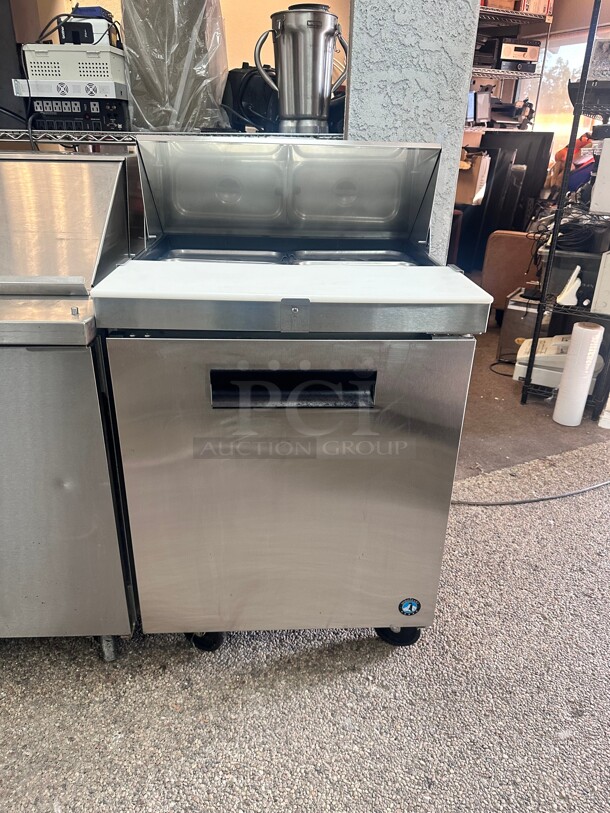 Excellent Condition Hoshizaki SR27B-8 27" Sandwich Top Prep Refrigerator with 1 Door 115 Volt Tested and Working - Image 5 of 8