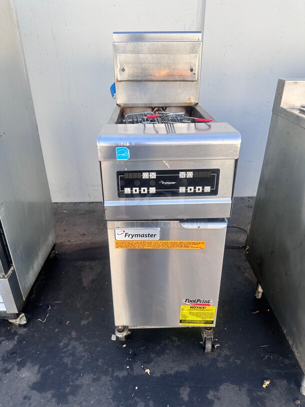 Late Model Frymaster FPH155 Gas Fryer - (1) 50 lb Vat, Floor Model, Natural Gas With Filtration System Working - Image 1 of 10