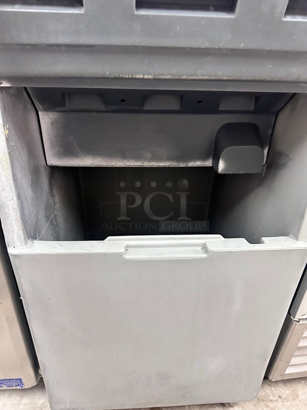 Nice! Scotsman CME1056AS 975 lbs Ice Machine With Ice Bin 220 Volt Tested and Working - Image 6 of 8