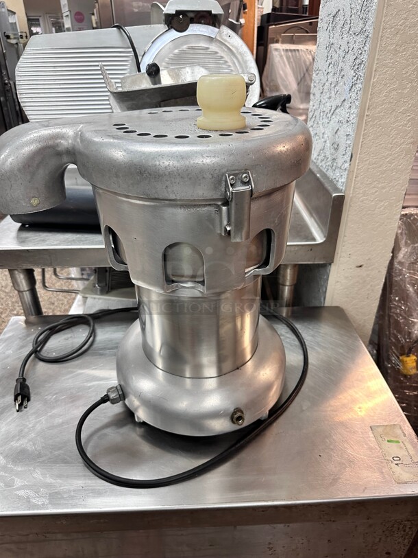 Ruby Manuel Feed Commercial Heavy Duty Centrifugal Juice Extractor 1/2 HP NSF 115 Volt Working - Image 2 of 6