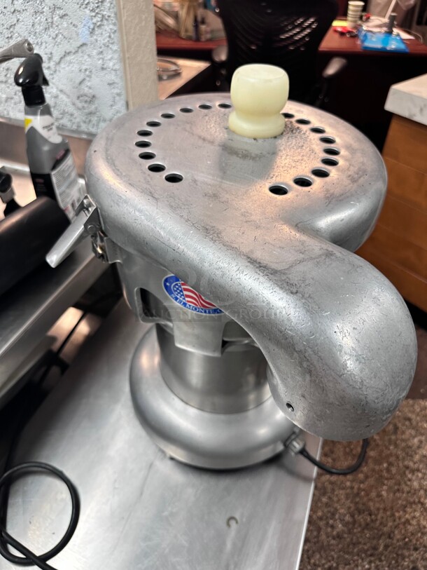 Ruby Manuel Feed Commercial Heavy Duty Centrifugal Juice Extractor 1/2 HP NSF 115 Volt Working - Image 4 of 6