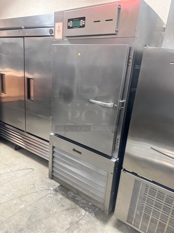 Traulsen RBC100 Self-Contained Reach-In 100 lb Blast Chiller 220 Volt 1 Phase Not Sure Of Functionality - Image 2 of 10