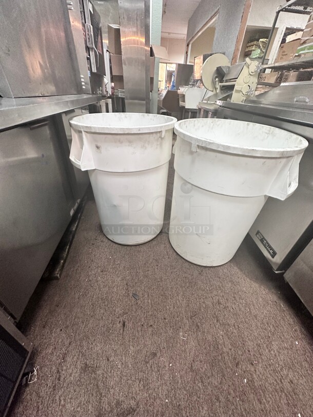 Commercial Heavy Duty 44 Gallon Trash Container NSF  - Image 2 of 5