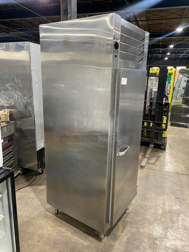 Nice Traulsen AllStainless Steel Commercial Single Door Reach In Cooler w/ Poly Coated Racks on Commercial Casters. 115 Volts, 1 Phase Model: RHT132WREFHS - Image 4 of 8
