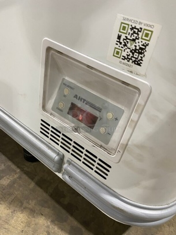 AHT Commercial Reach Down Chest Freezer Display! With Poly Coated Baskets! Model: MALTA185 SN: 30339300003040 120V 60HZ 1 Phase - Image 8 of 9