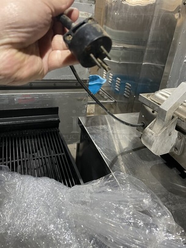 NICE! Intedge Counter Top Flat Press Panini Grill! 115V 1 Phase! Working! - Image 6 of 9