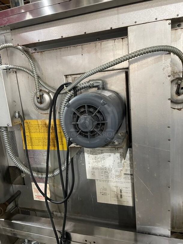 NICE! Blodgett Commercial Natural Gas Powered Double Stacked Convection Oven! All Stainless Steel! With Metal Oven Racks! On Casters! 115V 1 Phase! Model: DFG-100/200 W/COOK! 2X Your Bid, Makes One Unit!  - Image 9 of 12