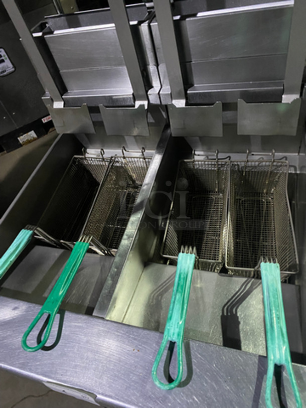 FABULOUS! Pitco Frialator Commercial Natural Gas Powered 4 Bay Deep Fat Fryer! With Automatic Hydraulic Basket Lift!  With Fryer Covers! With Oil Filter System! With 4 Frying Baskets! All Stainless Steel! On Casters! Working When Removed! Model: SG14-S SN: G05CA007837 120V 60HZ 1 Phase - Image 7 of 12