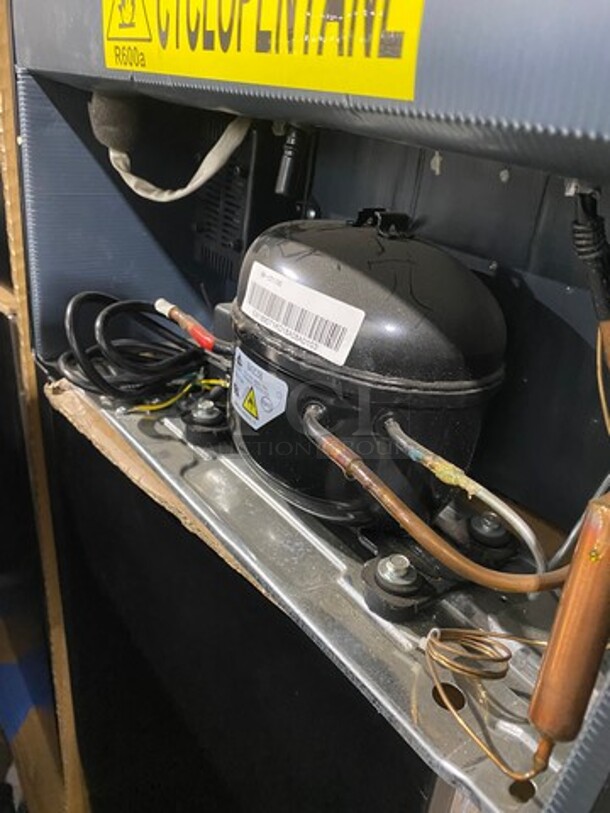 NEW! OUT OF THE BOX! SCRATCH-N-DENT! Whynter Commercial Single Door Reach In Cooler Merchandiser! With View Through Door! With Poly Coated Racks! Model: BR1211DS - Image 7 of 7