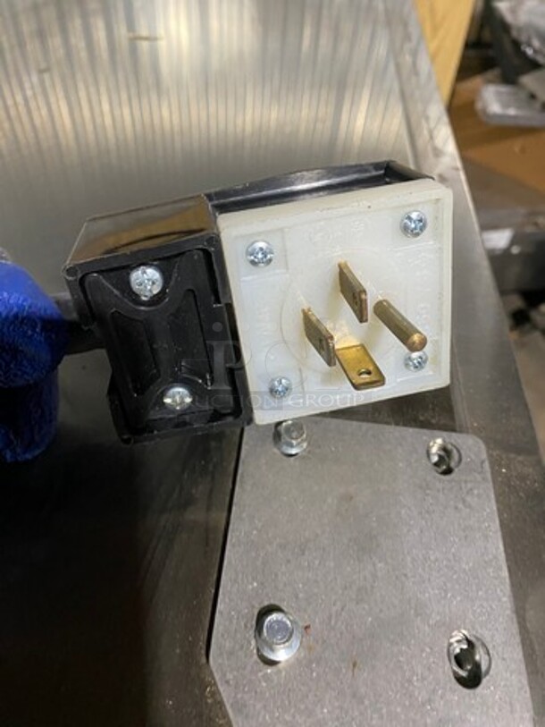 WOW! LATE MODEL! 2017 Electrolux Air-O-Chill Commercial Undercounter/ Countertop Blast Chiller! All Stainless Steel! On Small Legs! Model: A0FP061CU SN: 72110002 208V 60HZ 3 Phase - Image 8 of 8