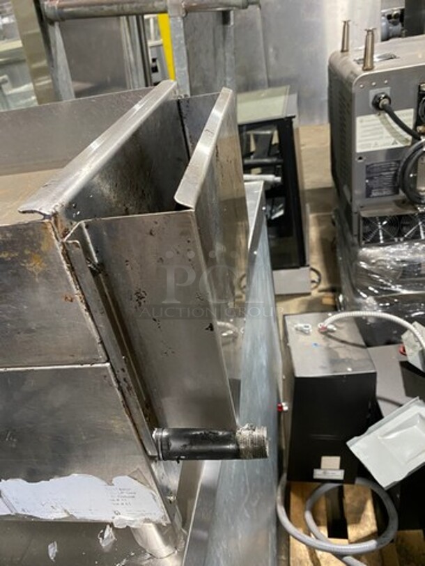 Cecilware Pro Commercial Countertop Gas Powered Flat Top Griddle! With Back And Side Splashes! All Stainless Steel! On Legs! - Image 4 of 8