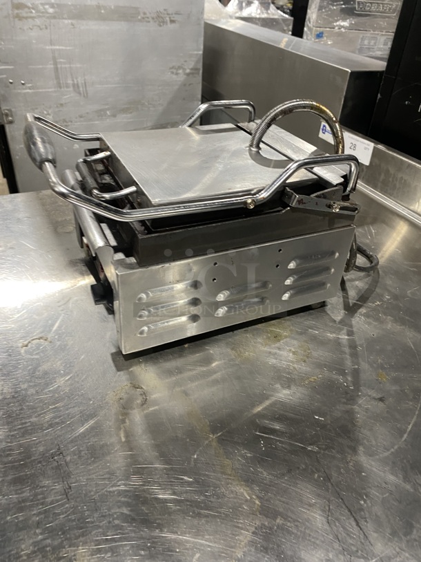 Cecilware Stainless Steel Countertop Electric Panini Sandwich Grill! MODEL: SG-1SG SN:1404450 120V! Electric Powered!  - Image 2 of 8