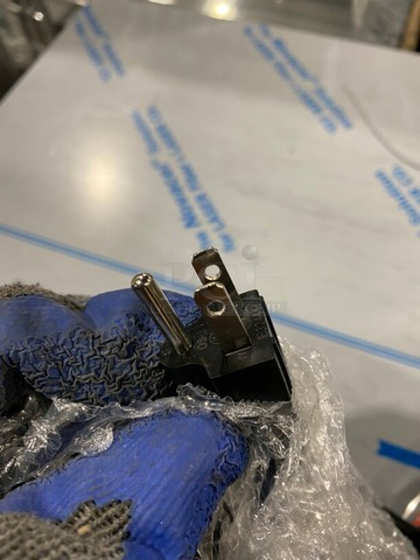 NEW! IN THE BOX! Adcraft Commercial Countertop Water Boiler/ Hot Water Dispenser! 40 Cup Capacity! Stainless Steel! Model: WB40 120V - Image 9 of 9