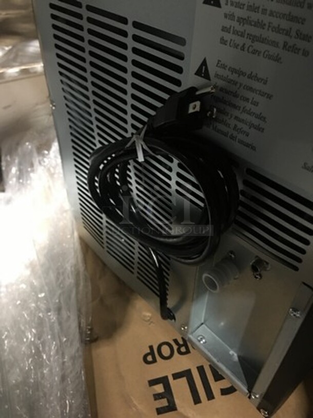 NEW! OUT OF THE BOX! SCRATCH-N-DENT! Whynter Undercounter Built In Ice Maker! 25LB Ice Capacity! All Stainless Steel! Model: UIM502SS 115V - Image 6 of 10
